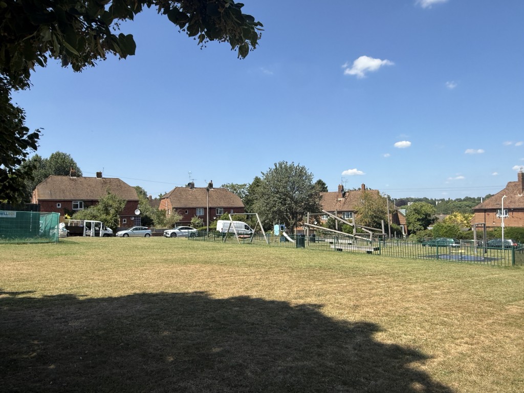Lot: 30 - GROUND FLOOR FLAT IN NEED OF IMPROVEMENT - View to Flat in need of improvement